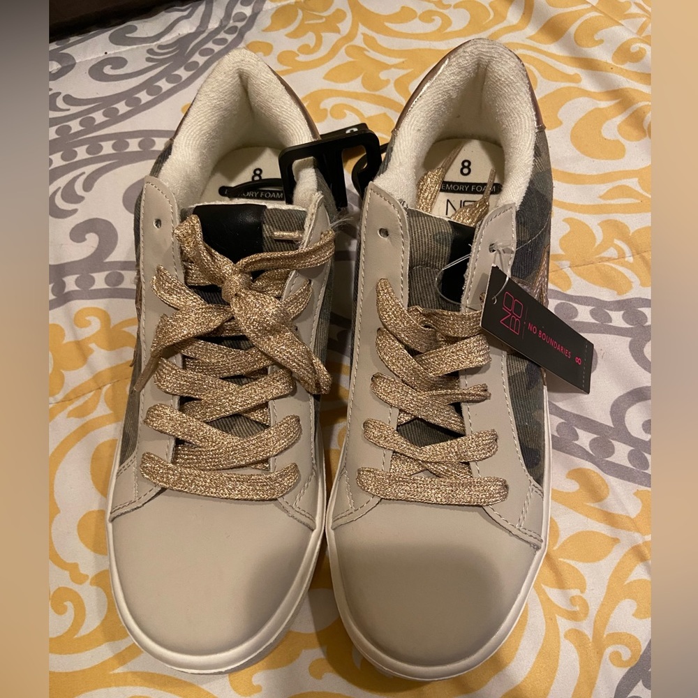 Womans star sneakers
